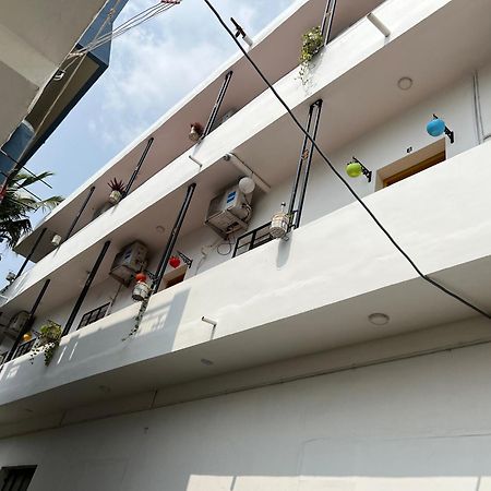 Hotel Kavieya Residency à Pūrnānkuppam Extérieur photo