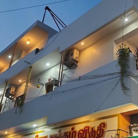 Hotel Kavieya Residency à Pūrnānkuppam Extérieur photo