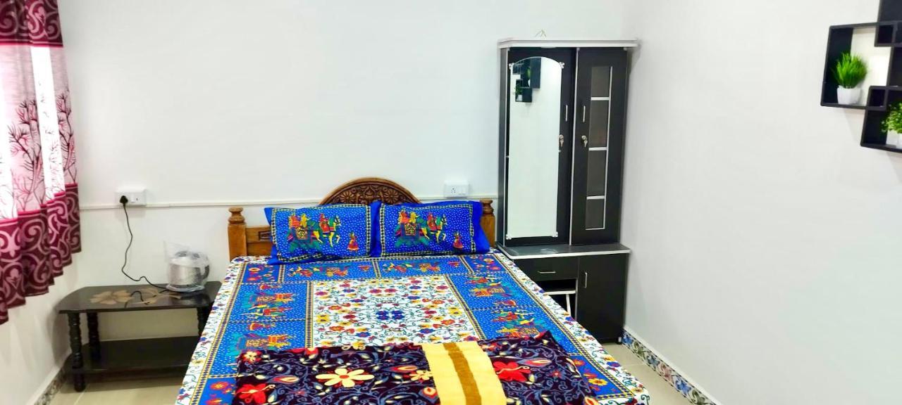 Hotel Kavieya Residency à Pūrnānkuppam Extérieur photo