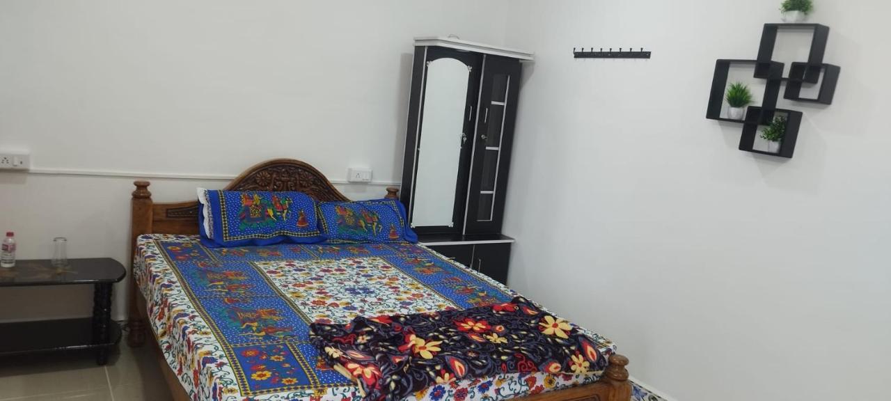 Hotel Kavieya Residency à Pūrnānkuppam Extérieur photo