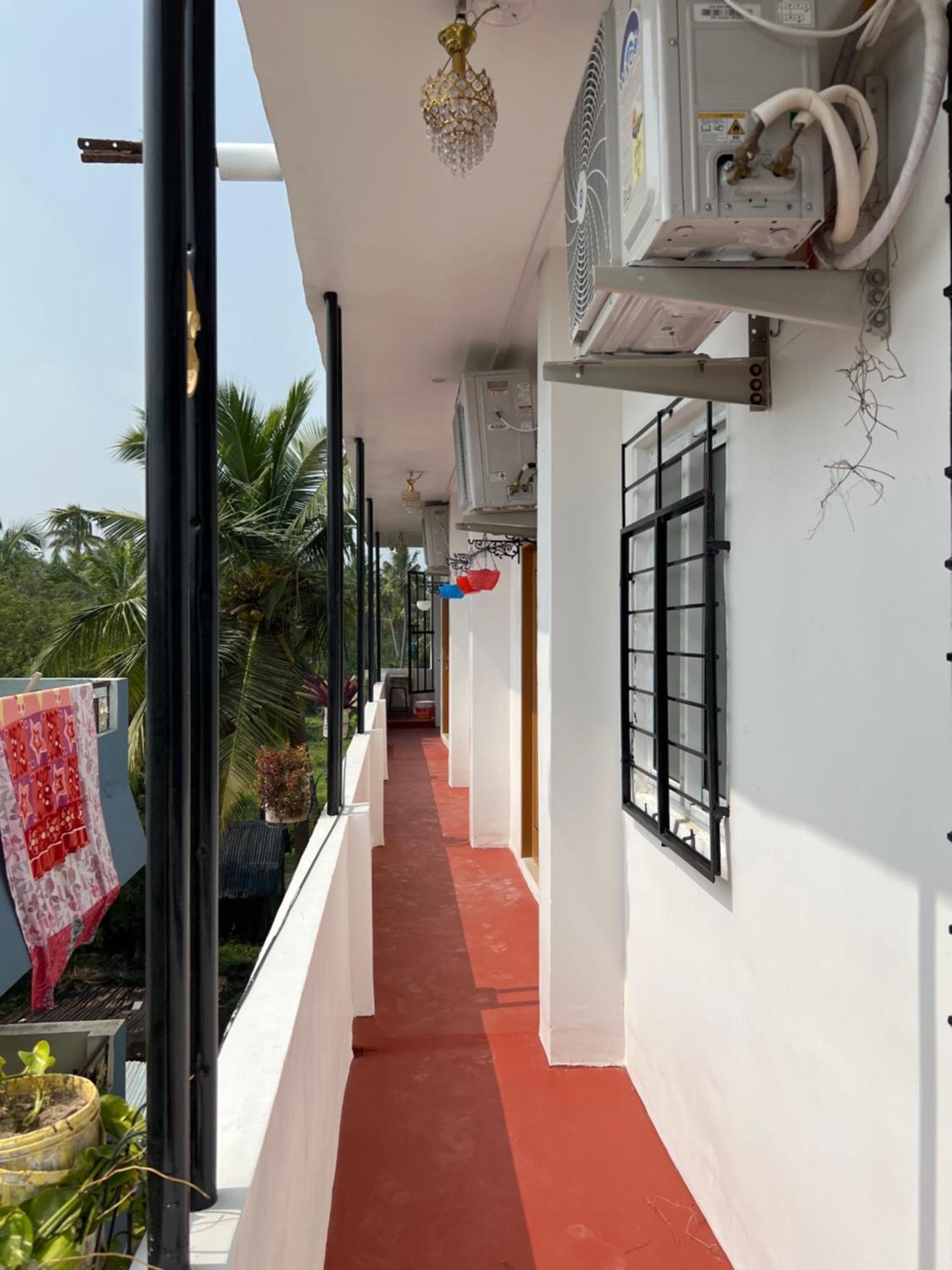 Hotel Kavieya Residency à Pūrnānkuppam Extérieur photo