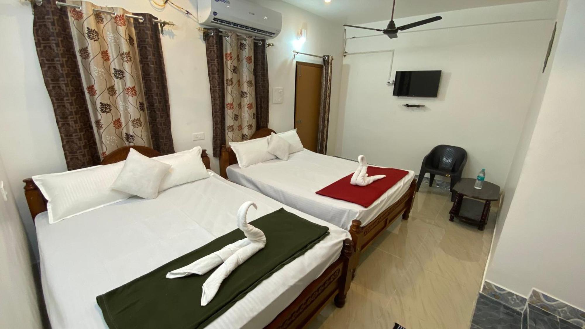 Hotel Kavieya Residency à Pūrnānkuppam Extérieur photo