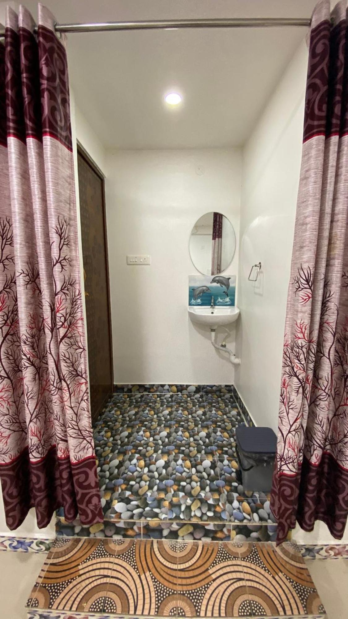 Hotel Kavieya Residency à Pūrnānkuppam Extérieur photo