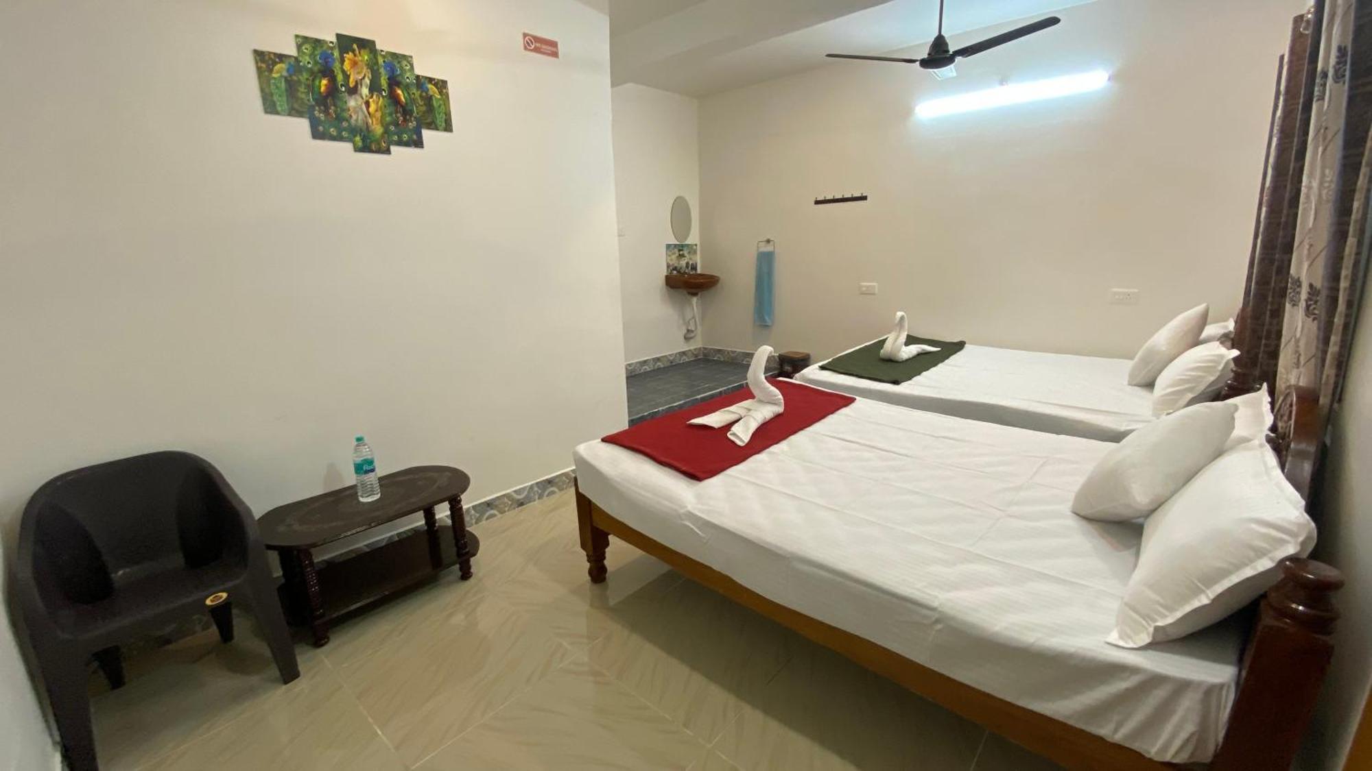 Hotel Kavieya Residency à Pūrnānkuppam Extérieur photo