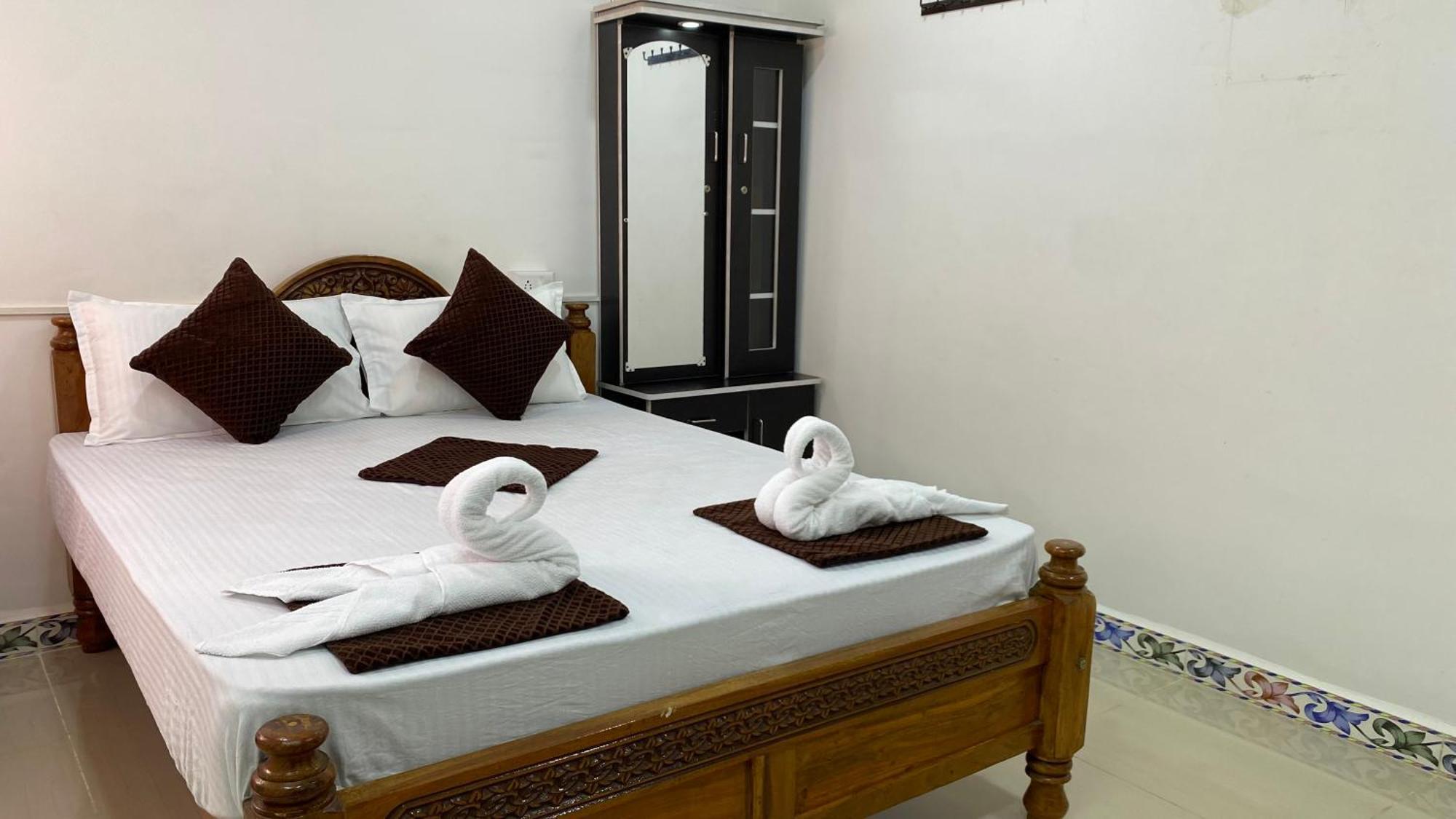 Hotel Kavieya Residency à Pūrnānkuppam Extérieur photo