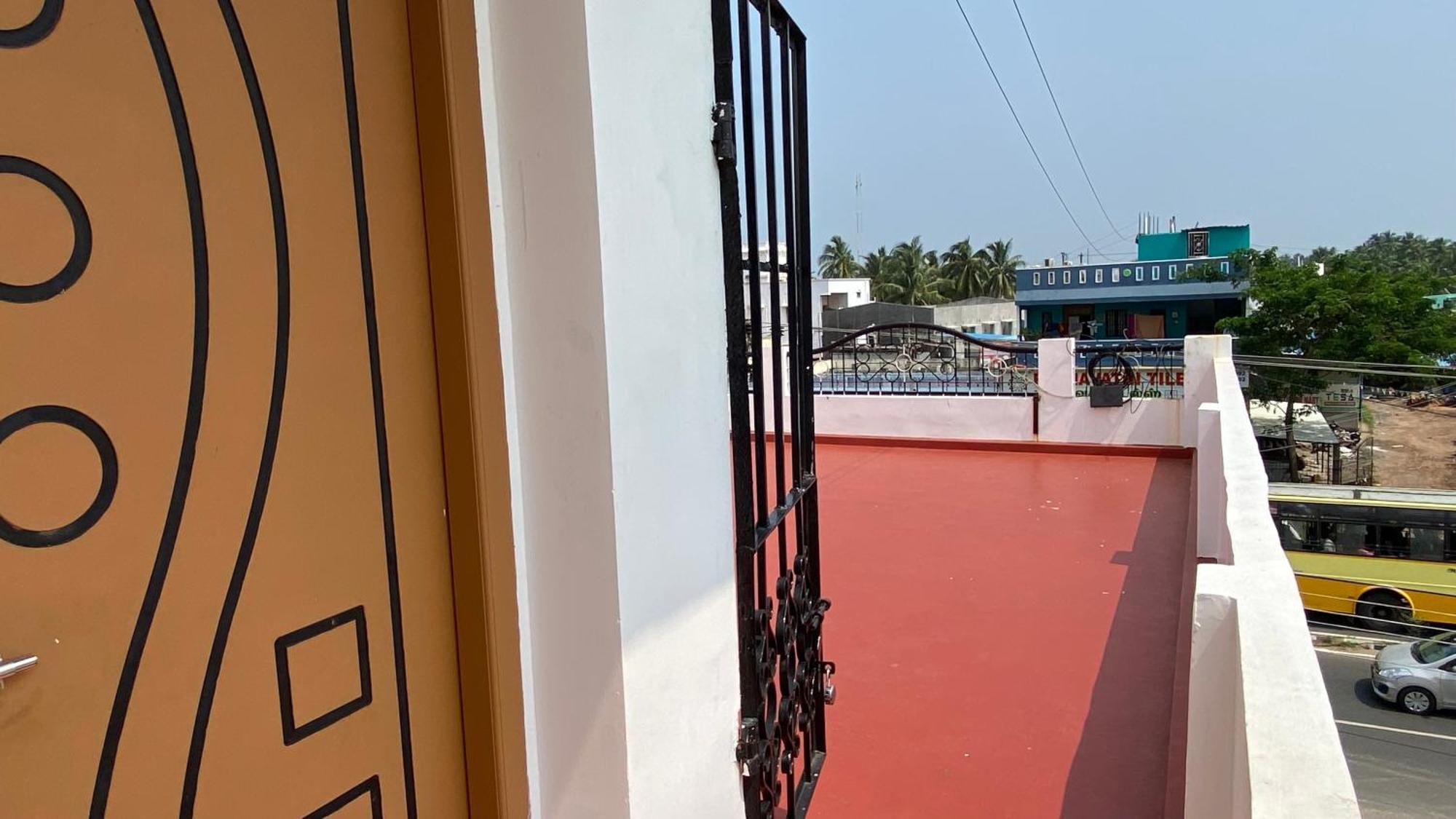 Hotel Kavieya Residency à Pūrnānkuppam Extérieur photo