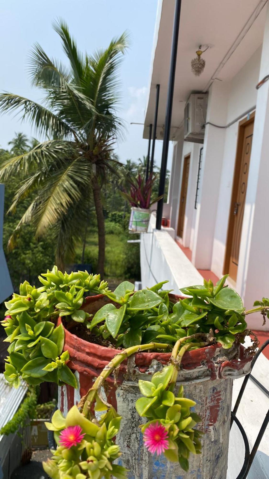 Hotel Kavieya Residency à Pūrnānkuppam Extérieur photo